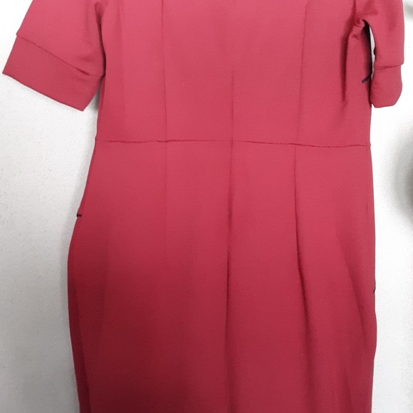 Beautifully tailored Hot Squash brand dress - Picture 2 of 4